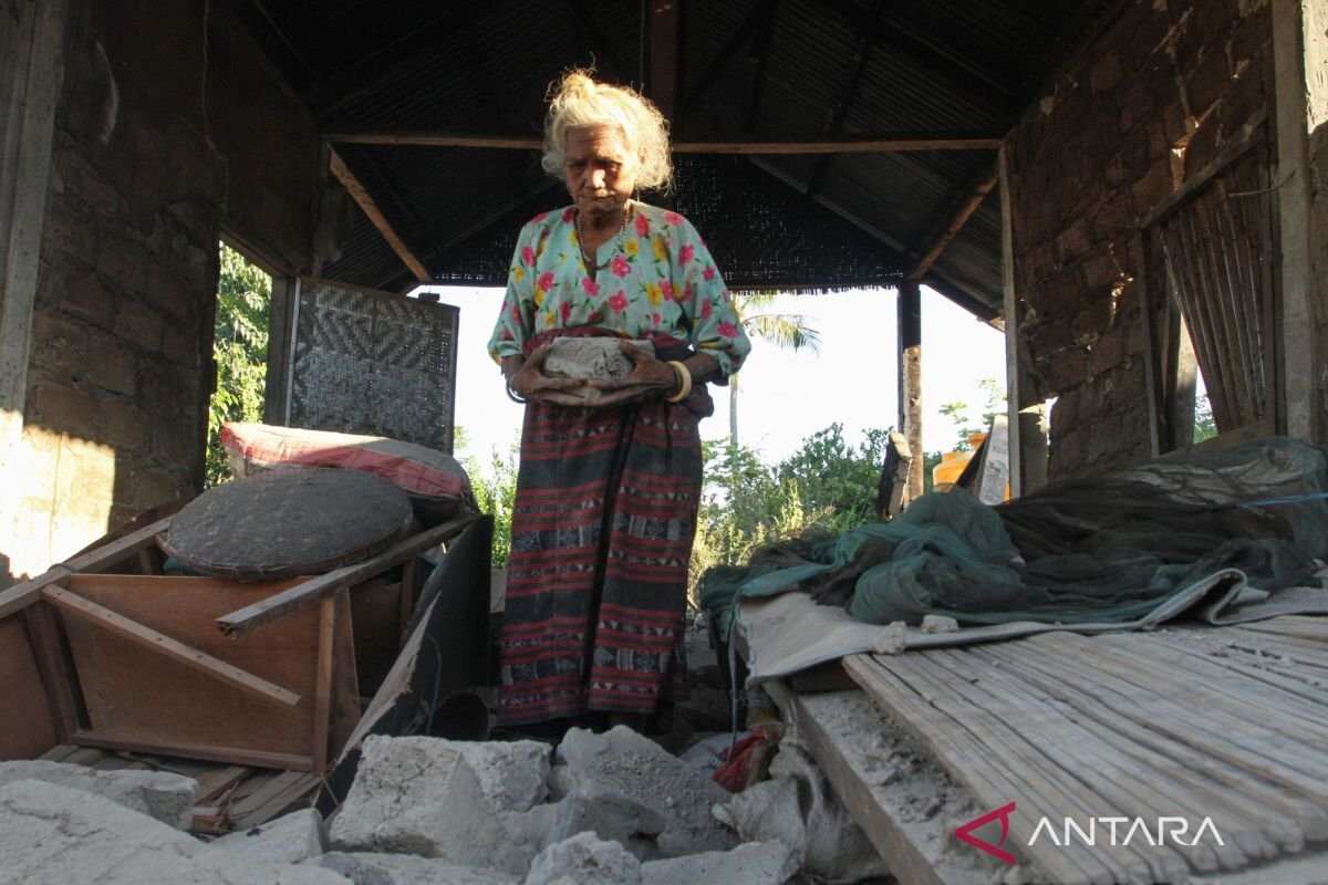 Dampak Gempa NTT: Statistik Korban dan Kerusakan Rumah Dampak Gempa NTT: Statistik Korban dan Kerusakan Rumah