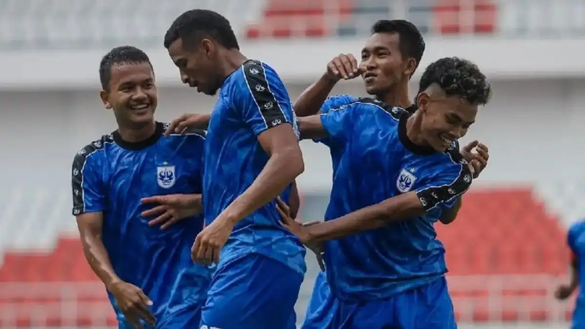 Pertarungan Perdana PSIS Semarang Melawan PSPS Pekanbaru