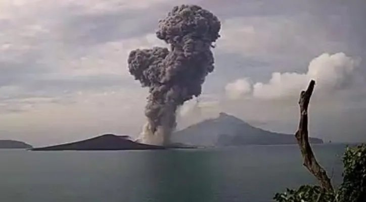 Gema Dentuman dari Anak Krakatau Jangkau Sejumlah Wilayah Gema Dentuman dari Anak Krakatau Jangkau Sejumlah Wilayah