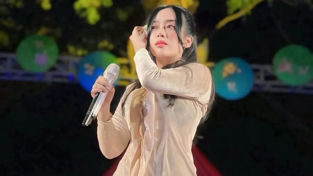 Tragedi Kehilangan: Pemakaman Kanaya WHU di Tanah Kelahirannya Tragedi Kehilangan: Pemakaman Kanaya WHU di Tanah Kelahirannya