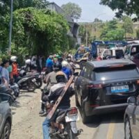 Kemacetan Lalu Lintas di KSU Depok Pasca Evakuasi Mobil Elf