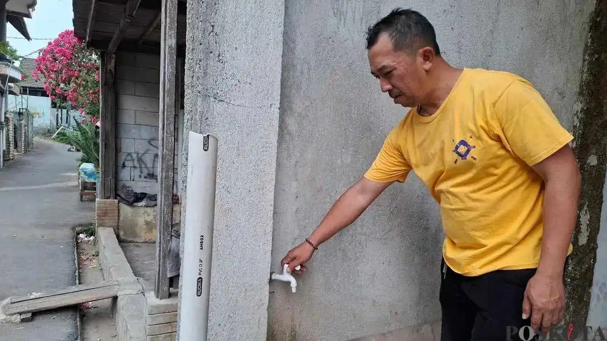 Krisis Air Bersih di Depok Akibat Kemarau Berkepanjangan Krisis Air Bersih di Depok Akibat Kemarau Berkepanjangan