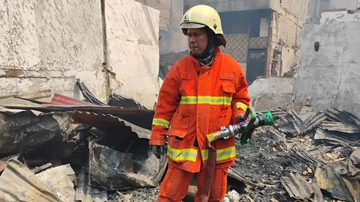 Kesiapsiagaan Relawan dalam Menghadapi Kebakaran di Jakarta Kesiapsiagaan Relawan dalam Menghadapi Kebakaran di Jakarta