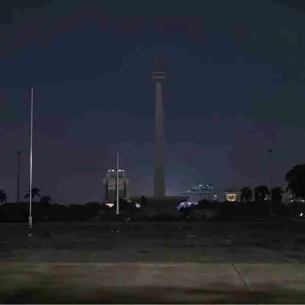 Penghematan Energi Melalui Aksi Pemadaman Lampu di Jakarta