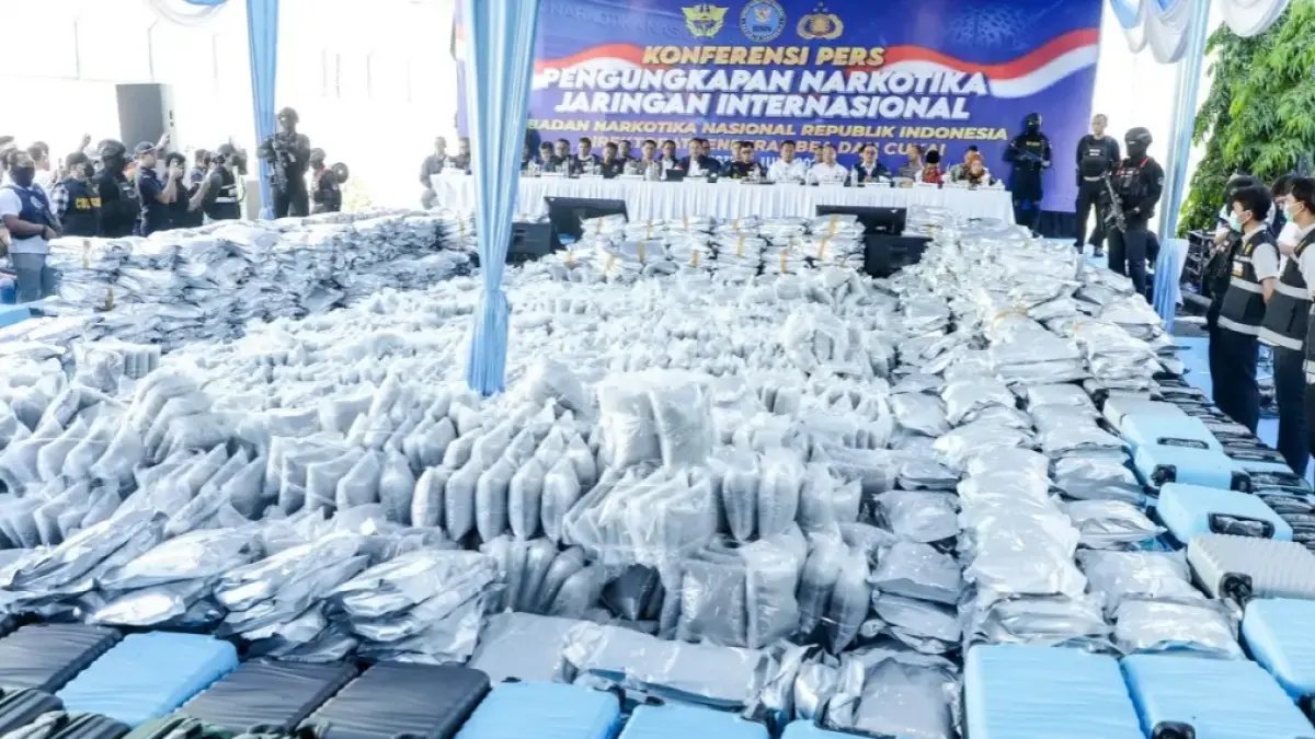 Dua Pria Ditangkap dengan 62,5 Kg Ganja di Jakarta Barat Dua Pria Ditangkap dengan 62,5 Kg Ganja di Jakarta Barat