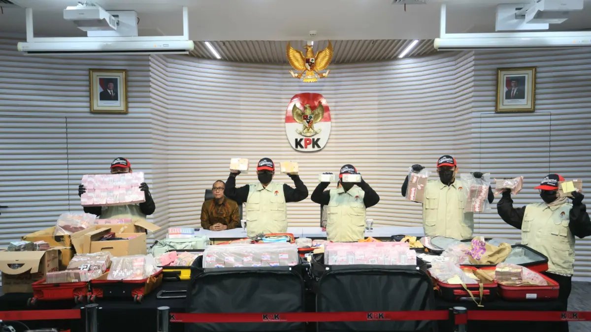 Penyidikan Dugaan Suap di Kementerian Agraria: KPK Geledah Kantor Summarecon Bogor Penyidikan Dugaan Suap di Kementerian Agraria: KPK Geledah Kantor Summarecon Bogor