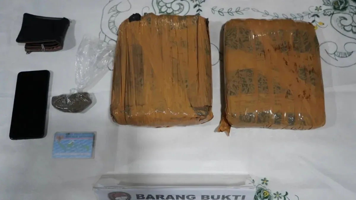 Penggerebekan Pengedar Ganja di Duren Sawit: Modus Baru Memanfaatkan Layanan Kurir