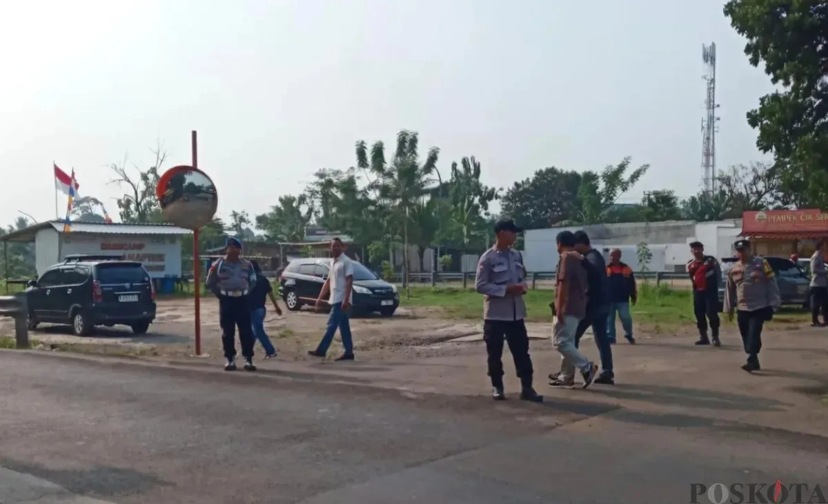 Aksi Buruh Besar di Bundaran HI: Antisipasi dan Penyekatan oleh Polisi Aksi Buruh Besar di Bundaran HI: Antisipasi dan Penyekatan oleh Polisi