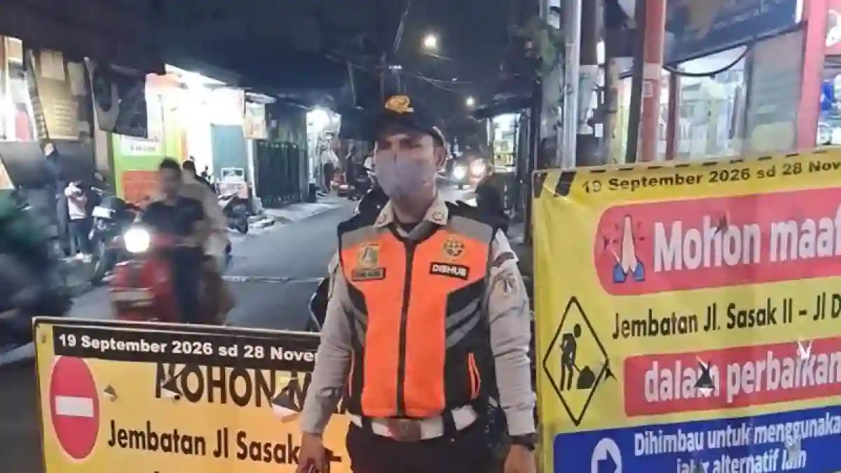 Rekayasa Lalu Lintas di Kebon Jeruk Akibat Proyek Jembatan Rekayasa Lalu Lintas di Kebon Jeruk Akibat Proyek Jembatan