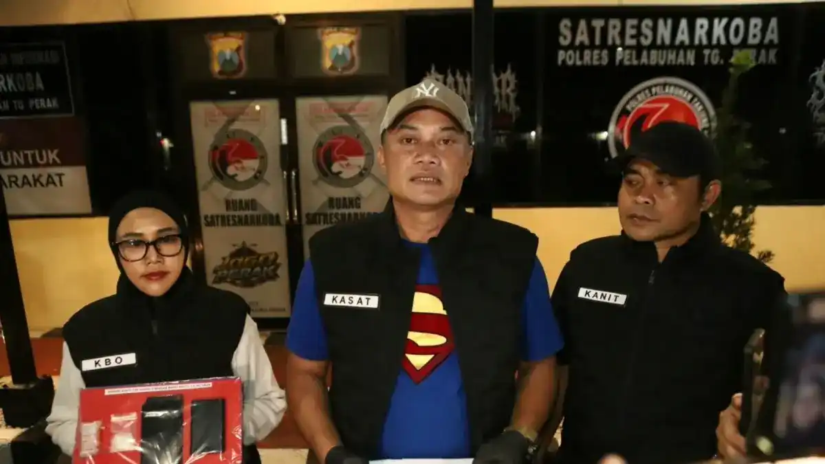 Pria 51 Tahun Tertangkap Kepolisian Saat Menyimpan Narkoba Pria 51 Tahun Tertangkap Kepolisian Saat Menyimpan Narkoba
