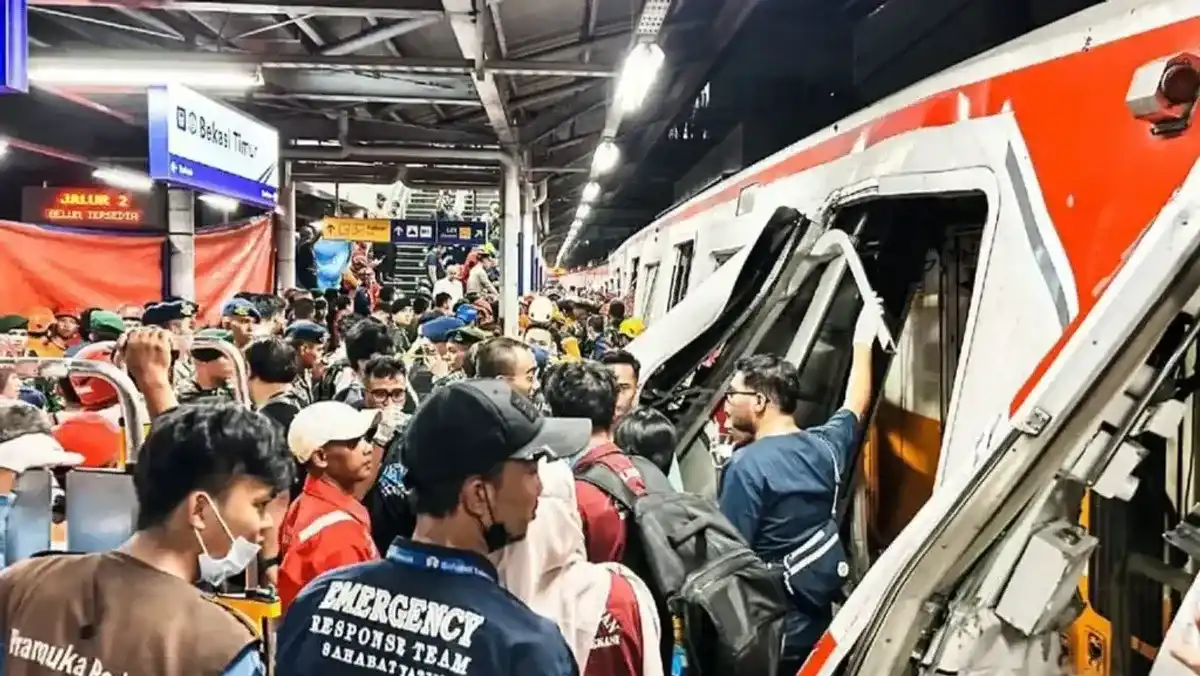 Kecelakaan Kereta di Bekasi: Tersangkanya Masinis Argo Bromo Kecelakaan Kereta di Bekasi: Tersangkanya Masinis Argo Bromo