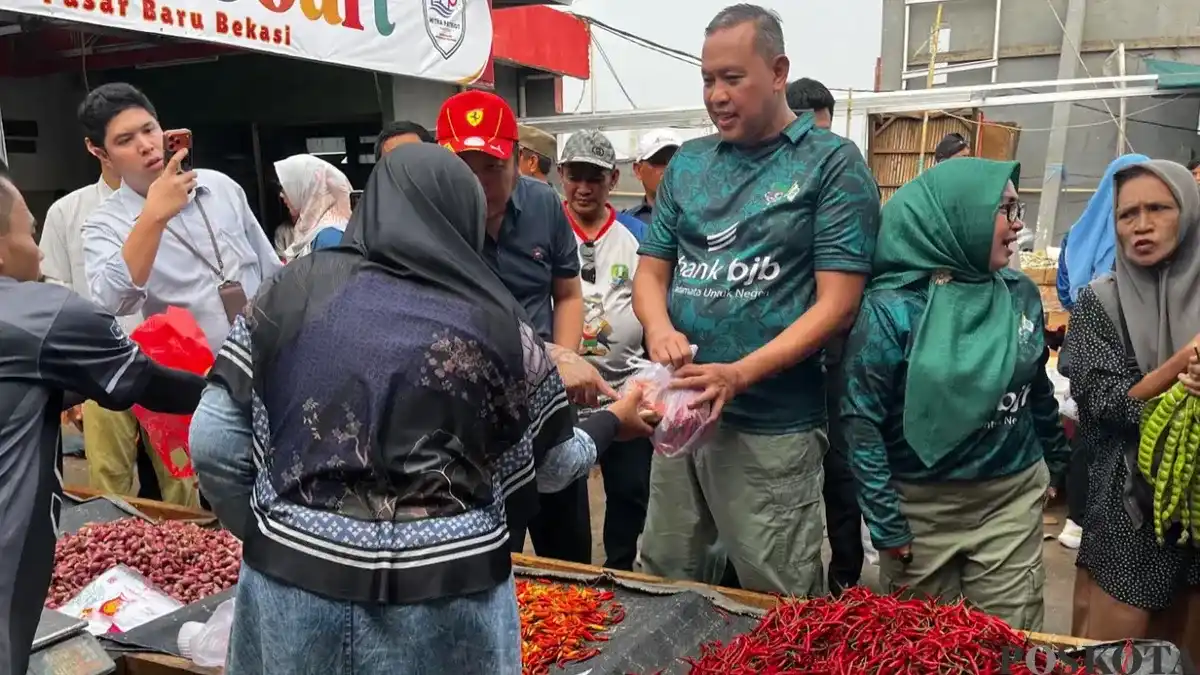 Gerakan Gebrak Pasar Dimulai di Bekasi, ASN Diajak Berbelanja di Pasar Rakyat