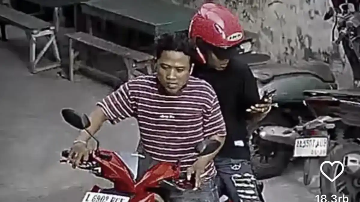 Dua Pelaku Curanmor yang Membawa Jimat Tetap Ditangkap Polisi di Surabaya Dua Pelaku Curanmor yang Membawa Jimat Tetap Ditangkap Polisi di Surabaya