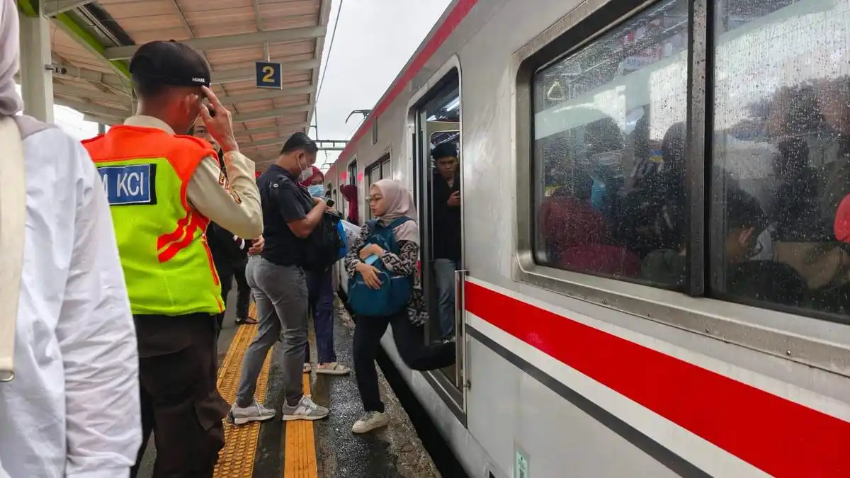 Mahasiswa Tewas Tertabrak KRL Saat Merekam Tugas Kuliah di Ciputat Mahasiswa Tewas Tertabrak KRL Saat Merekam Tugas Kuliah di Ciputat