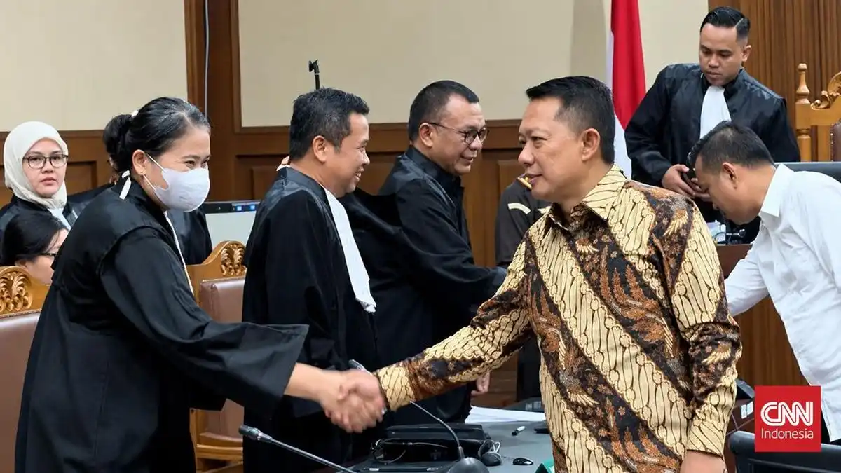Usai Didakwa, Febrie Adriansyah Bersalaman dengan Jaksa Penuntut Umum di Pengadilan Tipikor Usai Didakwa, Febrie Adriansyah Bersalaman dengan Jaksa Penuntut Umum di Pengadilan Tipikor