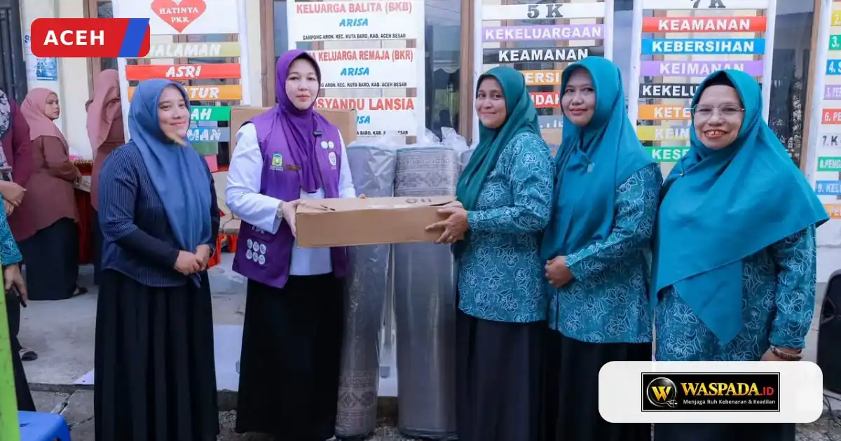 Ketua TP PKK Aceh Besar Sambangi Gampong Aron dan Serahkan Bantuan Ketua TP PKK Aceh Besar Sambangi Gampong Aron dan Serahkan Bantuan