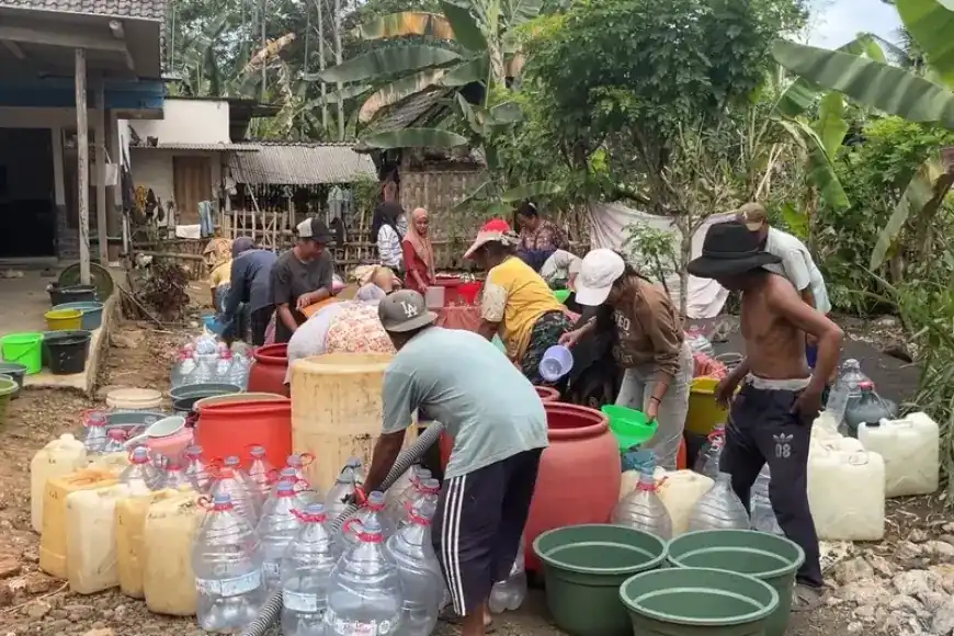 Kekeringan Belum Teratasi, Lumajang Perpanjang Tanggap Darurat hingga 11 Desember Kekeringan Belum Teratasi, Lumajang Perpanjang Tanggap Darurat hingga 11 Desember