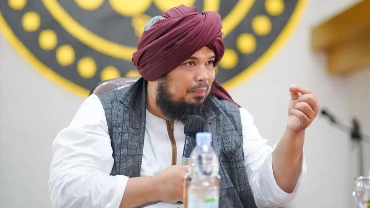 Ustaz Derry Sulaiman Jelaskan Alasan Mendukung Richard Lee dalam Perkara Hukum Ustaz Derry Sulaiman Jelaskan Alasan Mendukung Richard Lee dalam Perkara Hukum
