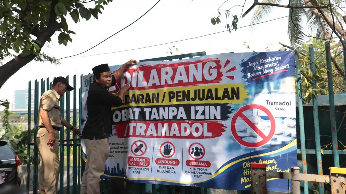 Tramadol Ditemukan di Lapak Pedagang Saat Razia Gabungan di KS Tubun Tramadol Ditemukan di Lapak Pedagang Saat Razia Gabungan di KS Tubun