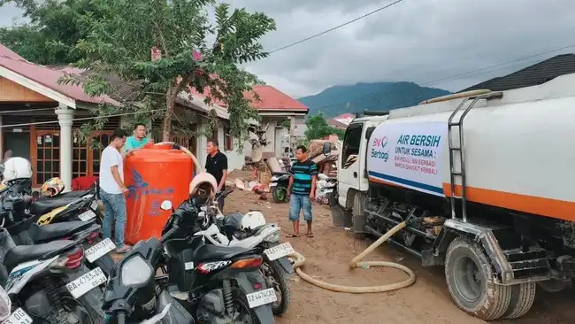 BNI Salurkan Bantuan untuk Warga Terdampak Banjir di Padang BNI Salurkan Bantuan untuk Warga Terdampak Banjir di Padang