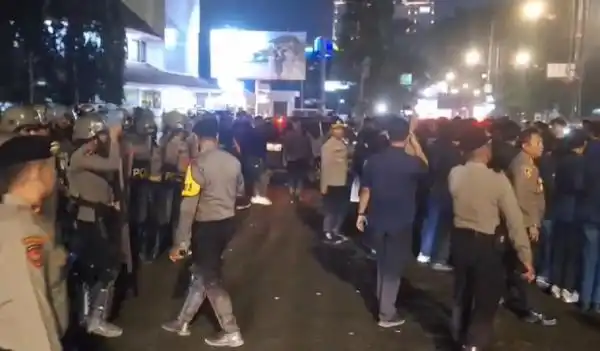 Aksi Mahasiswa di Bandung Jelang Dua Tahun Pemerintahan Prabowo Berujung Kericuhan
