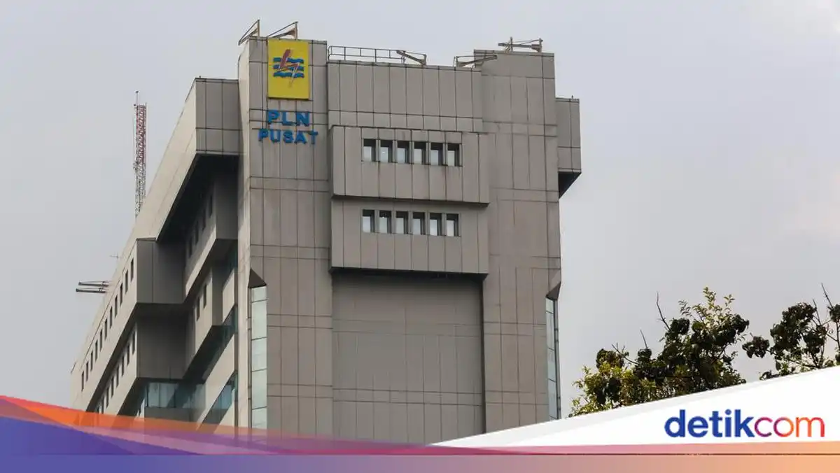 Suroso Isnandar Pimpin PLN Saat Pemulihan Listrik Batam Berlangsung Suroso Isnandar Pimpin PLN Saat Pemulihan Listrik Batam Berlangsung