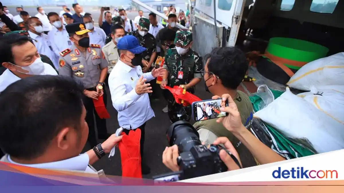 Sumsel Siapkan Uji Sebar 1,5 Ton Es Kering untuk Menangani Kabut Asap