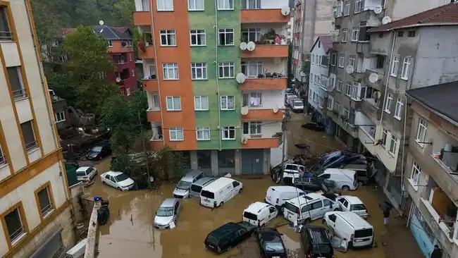 Banjir di Istanbul Renggut Tiga Nyawa dan Lumpuhkan Aktivitas Warga