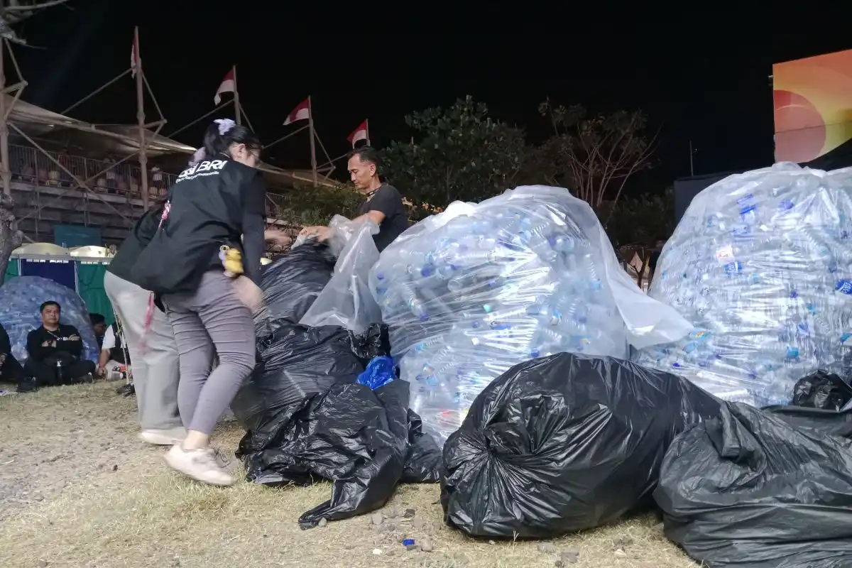 Pembersihan Sampah MotoGP Mandalika 2026 Masih Berlangsung, DLH Kerahkan 25 Petugas Pembersihan Sampah MotoGP Mandalika 2026 Masih Berlangsung, DLH Kerahkan 25 Petugas