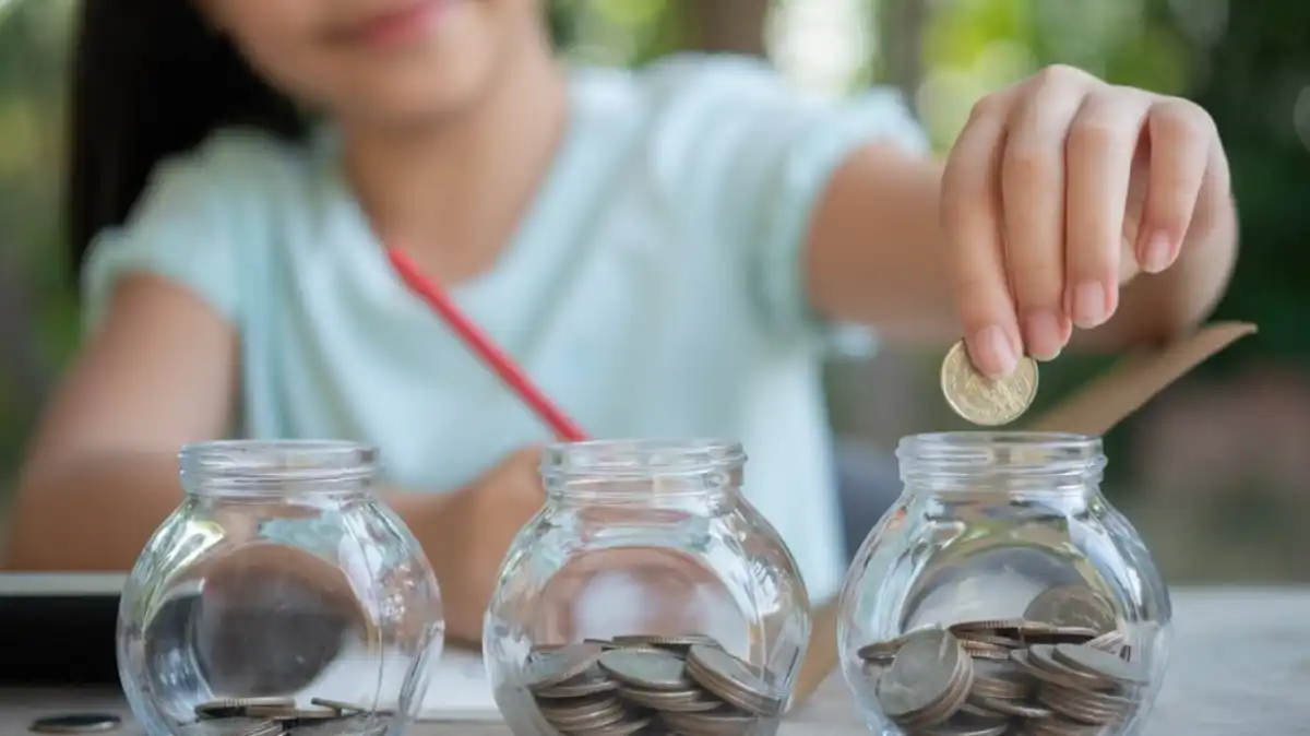 Membekali Anak Mengelola Uang: Literasi Finansial dan Nilai Warisan Keluarga