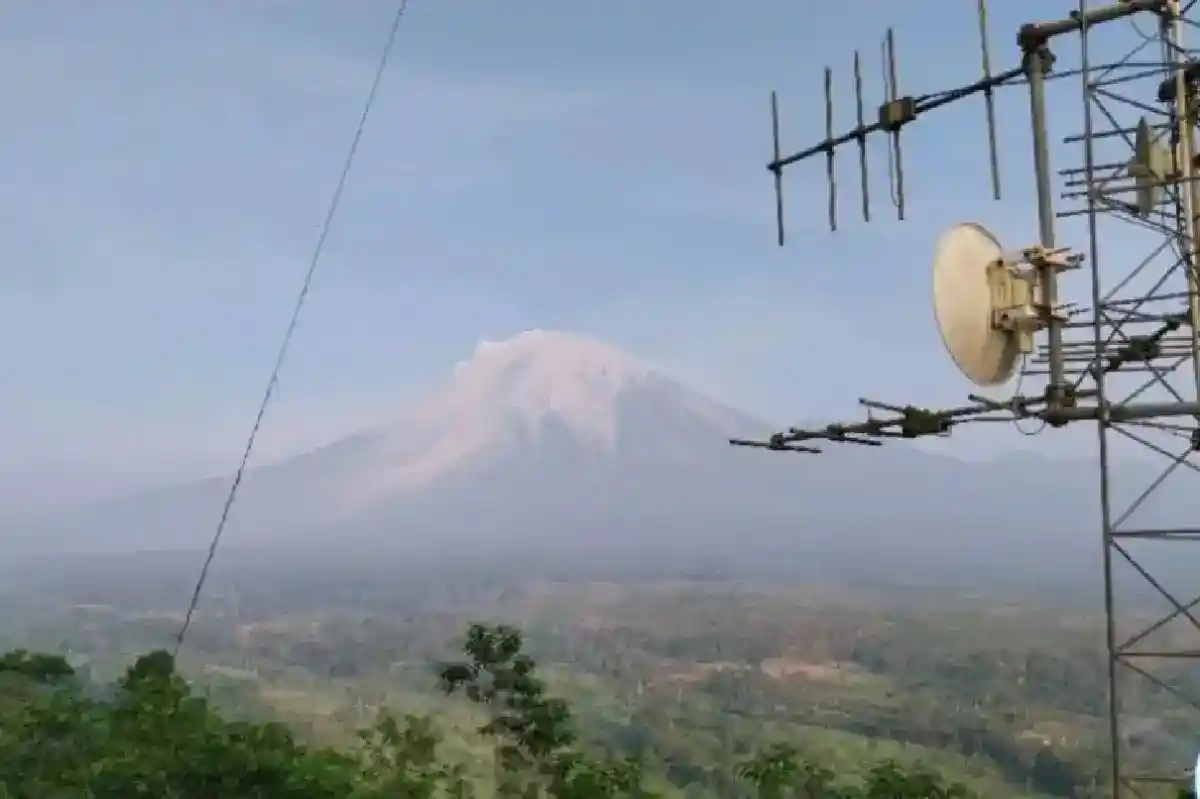 Erupsi Semeru Terpantau Pagi Hari, Kawasan Besuk Kobokan Dibatasi