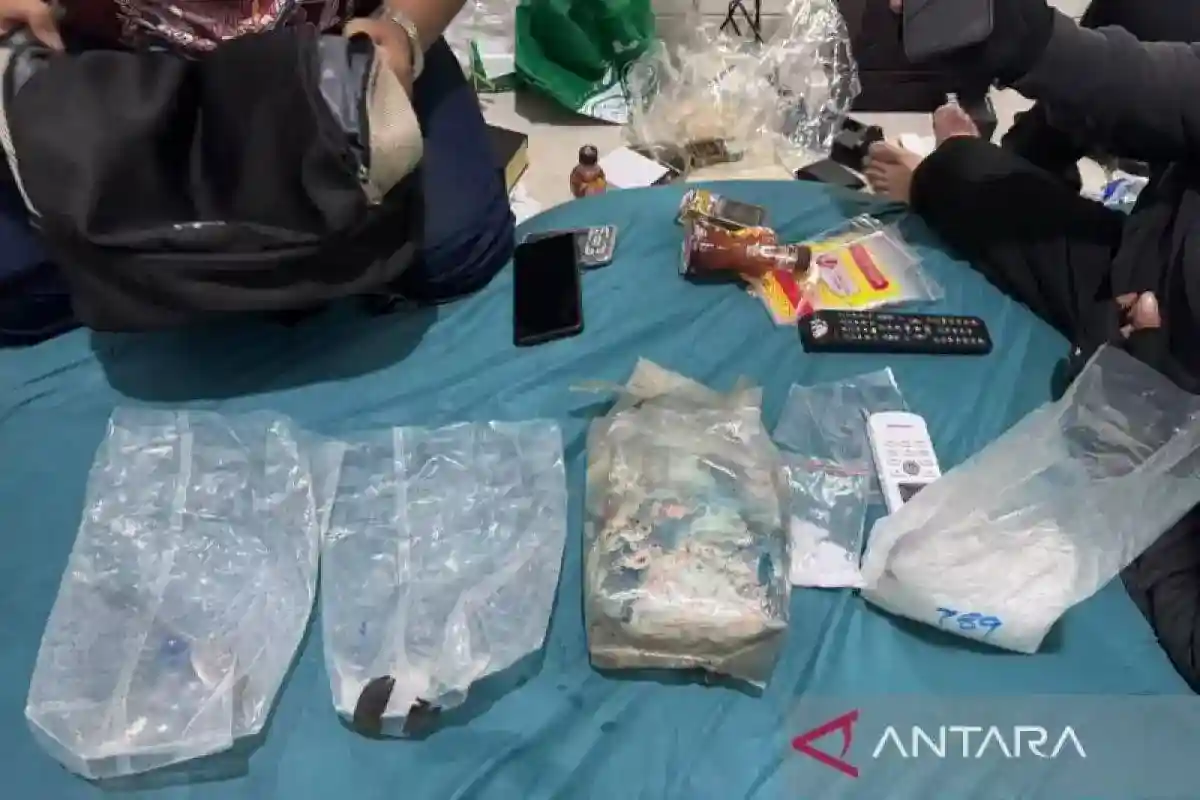 Pengungkapan 1.599 Gram Sabu di Kebon Jeruk: Penangkapan Dua Tersangka dan Proses Penyidikan