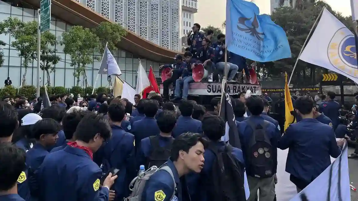 Aksi Mahasiswa Trisakti di Patung Kuda Soroti Pemulihan Nasional