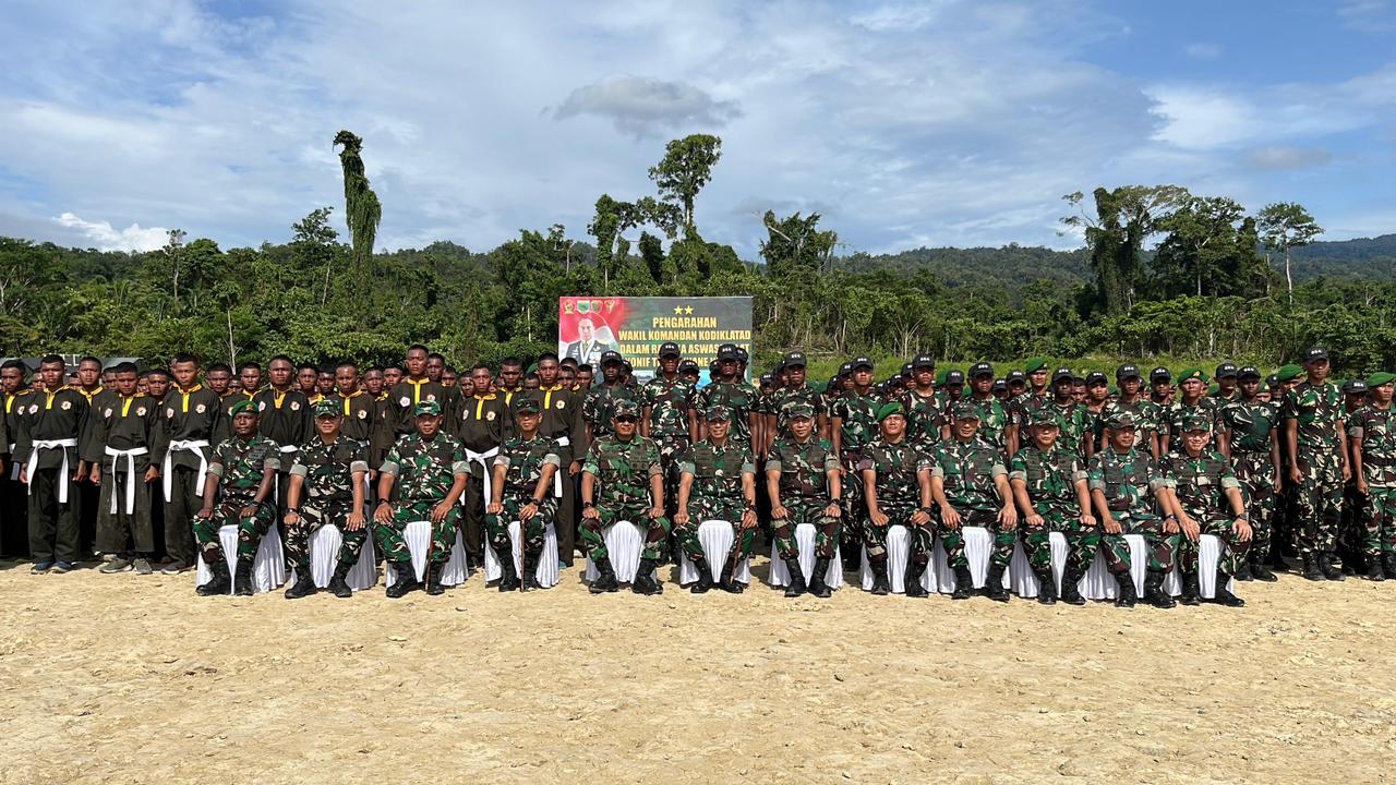 Tim Aswasdallat Kodiklatad Tinjau Program Latihan Yonif TP 864/NN di Kota Senja Kabupaten Kaimana