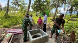 Kepala Kesbangpol Kaimana Bersama Dandim 1804/Kaimana Tinjau Sumur Bor TMMD Ke-127 di Kampung Sisir