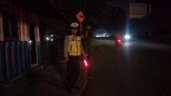 Polsek Cikupa Laksanakan Penyekatan Truk Sumbu Tiga di Kedaton, Tegakkan Aturan Jam Operasional